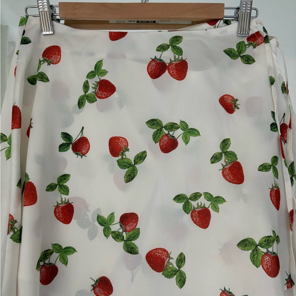 ASOS strawberry print wrap-around skirt - Picture 3 of 6
